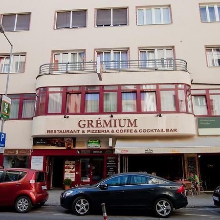 Готель Penzion Gremium Братислава Екстер'єр фото